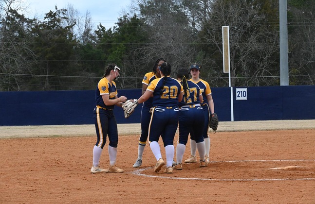 Softball competing in the 2025 Juco Turf Wars